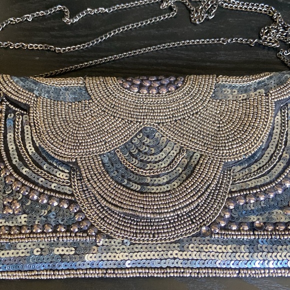 NWT beautiful sequined clutch with chain (attached on inside). Blue/silver - Picture 2 of 5
